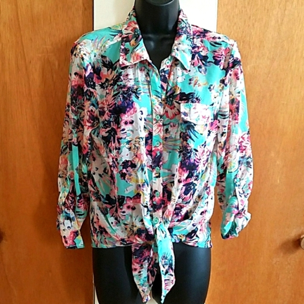 💥3 for $10💥 Floral blouse - Picture 1 of 5